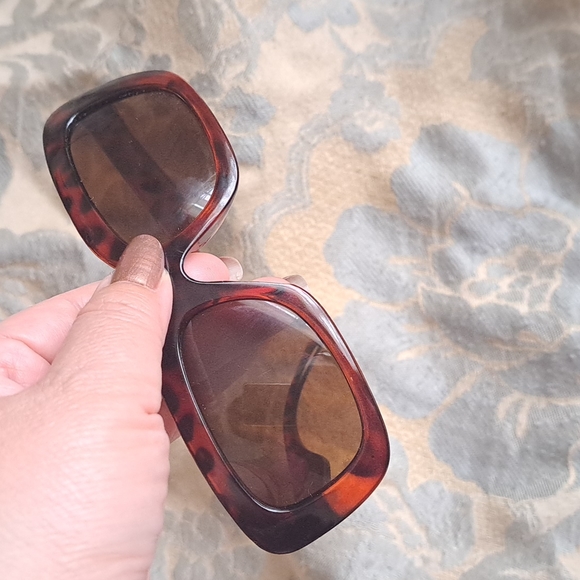 Pretty Leopard Sunglasses with Leopard Hairpin - Picture 5 of 9